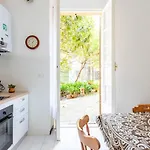 아파트 Joivy Sunny Flat Near The