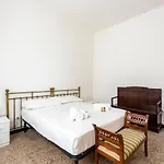 아파트 Joivy Sunny Flat Near The 라팔로