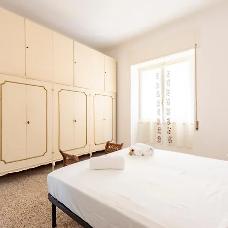 Апартаменты Joivy Sunny Flat Near The *